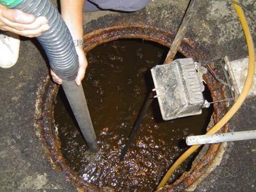 乌兰隔油池清理