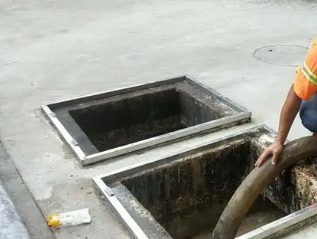 乌兰化粪池清理