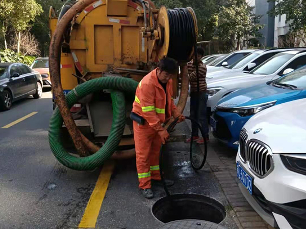 乌兰排污管道清淤